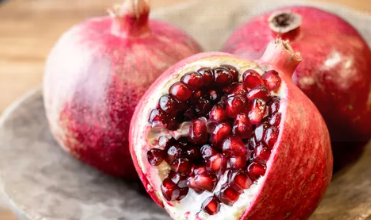 Exploring the Benefits of Pomegranates: Nutrition, Health, and Delicious Ways to Enjoy Them