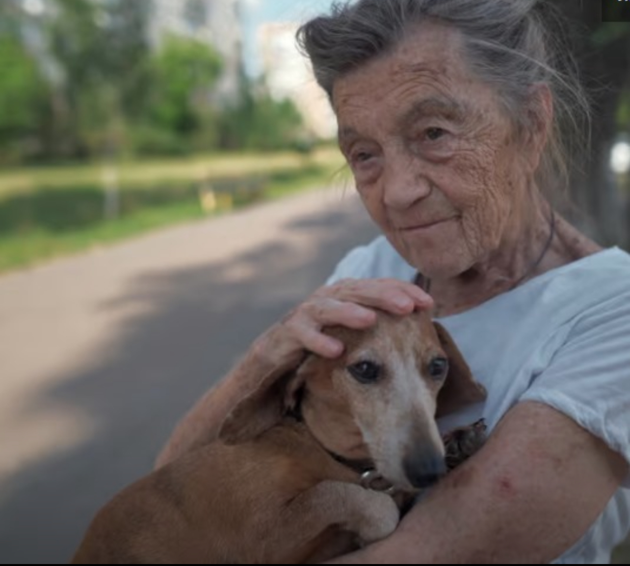 Owning pets could potentially decelerate cognitive decline associated with aging in individuals who reside alone.