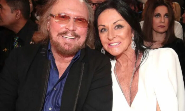 “Barry Gibb and Linda Gray: A Love Story Spanning Over Five Decades and Five Children”