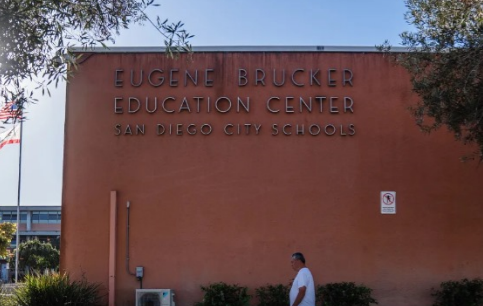 “Navigating Fiscal Challenges: San Diego Petterson Unified Faces Potential Teacher Layoffs Amid Budget Pressures”